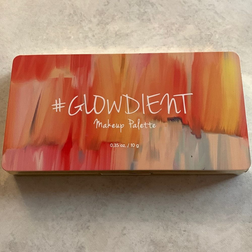#Glowdient makeup palette